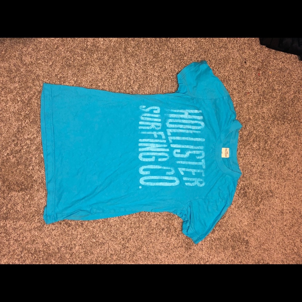 Hollister tee